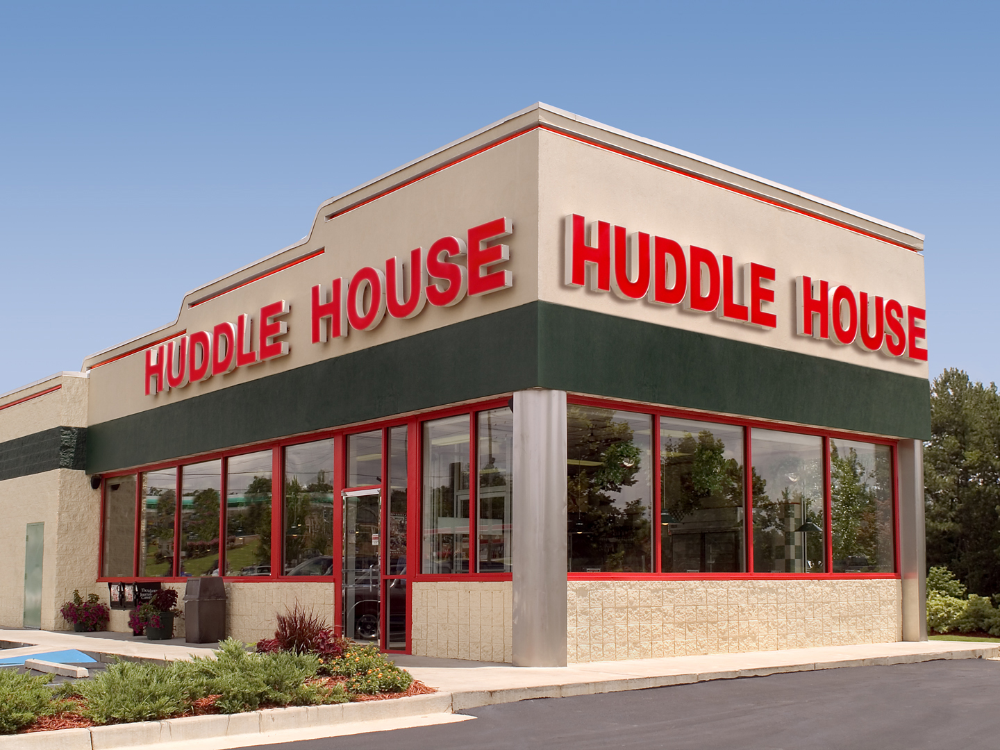 Does Huddle House Serve Breakfast All Day